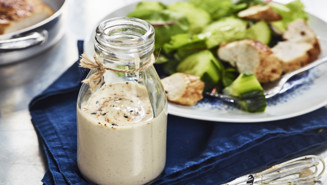 Asiatisk gräddfilssås med soja, sesam och lime