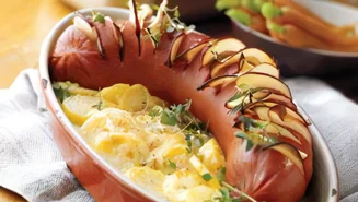 Äppelbakad falukorv med potatisgratäng