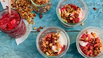 Skyr met rabarber en krokante muesli