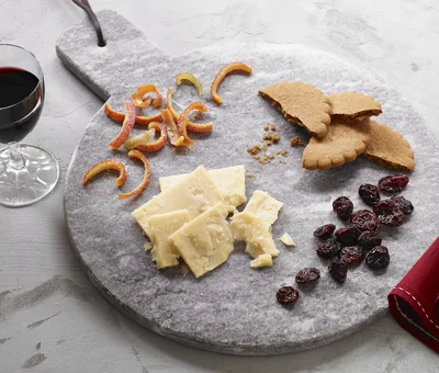 Cheddar and Gingerbread Cheese Plate