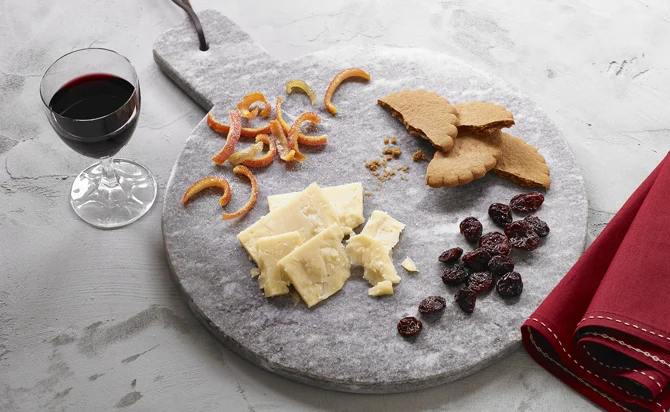 Cheddar and Gingerbread Cheese Plate
