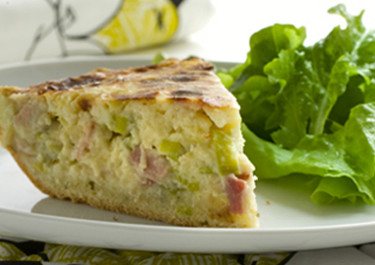 Peruna-purjo-pekonipiirakka