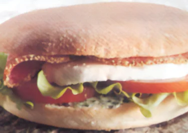 Mackor med salami och örtsmörsfyllning