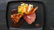 Grytstekt entrecôte med picklade primörer