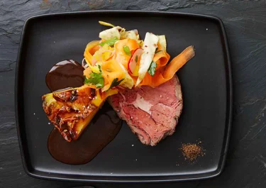 Grytstekt entrecôte med picklade primörer