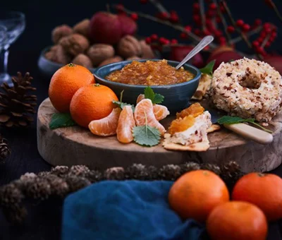 CHEESE & CRACKERS - MINI SNACKS WITH CREAM CHEESE & CLEMENTINES