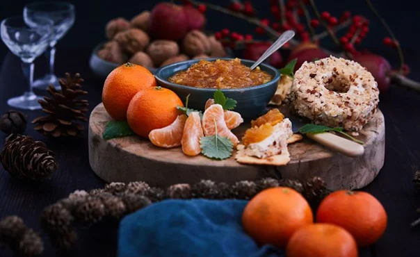 CHEESE & CRACKERS - MINI SNACKS WITH CREAM CHEESE & CLEMENTINES