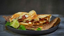 Quesadillat paneer-juustolla