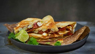 Quesadillat paneer-juustolla