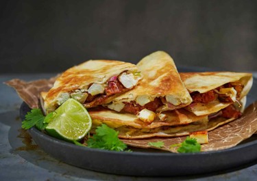 Quesadillat paneer-juustolla