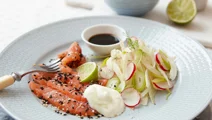 Fänkålssallad med laxsashimi och wasabiyoghurt