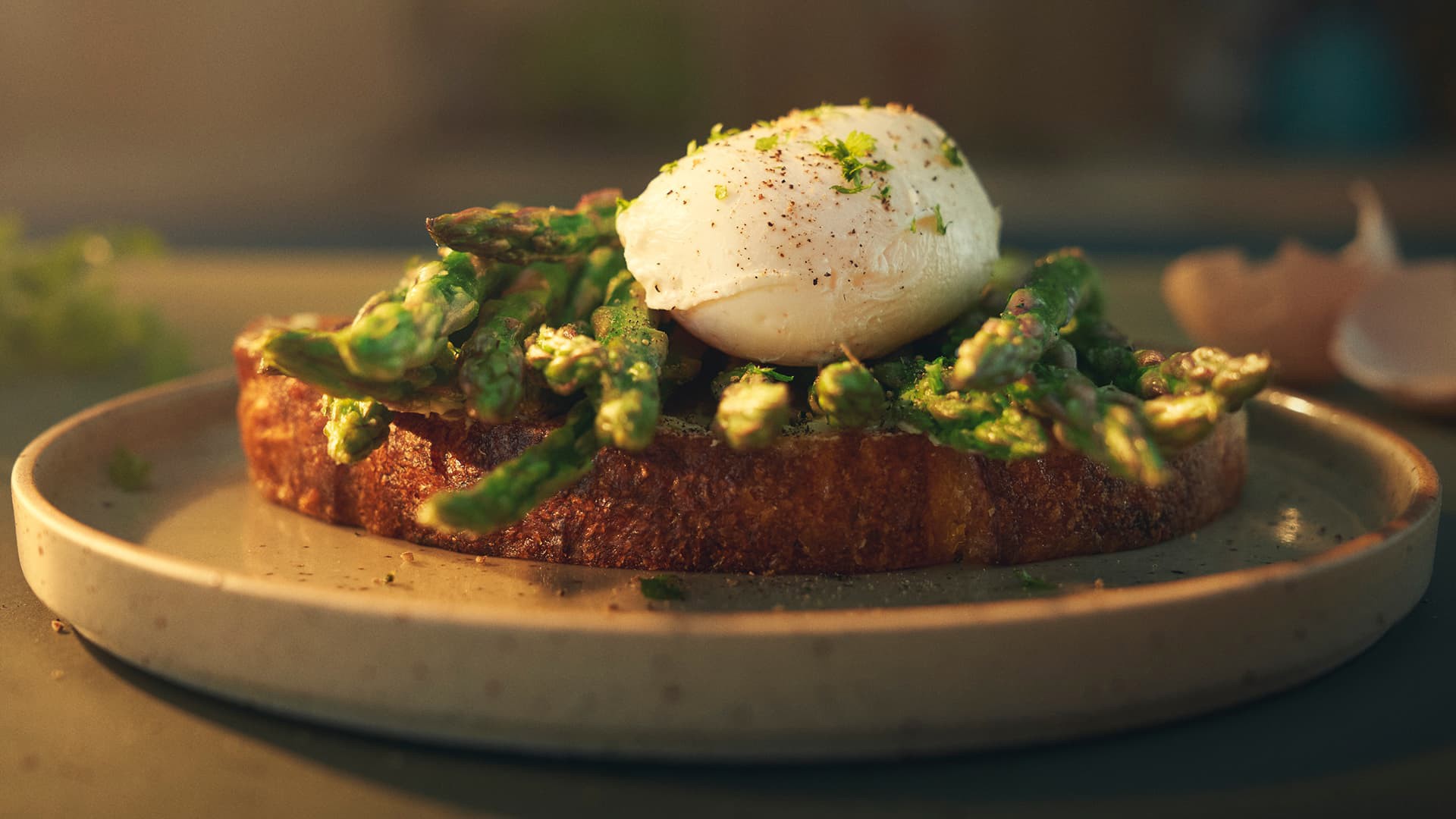 Poached egg with asparagus on buttery sourdough toast 