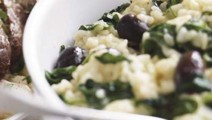 Pinaatti-oliivirisotto