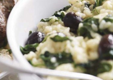 Pinaatti-oliivirisotto