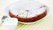 Limekladdkaka med limeyoghurt
