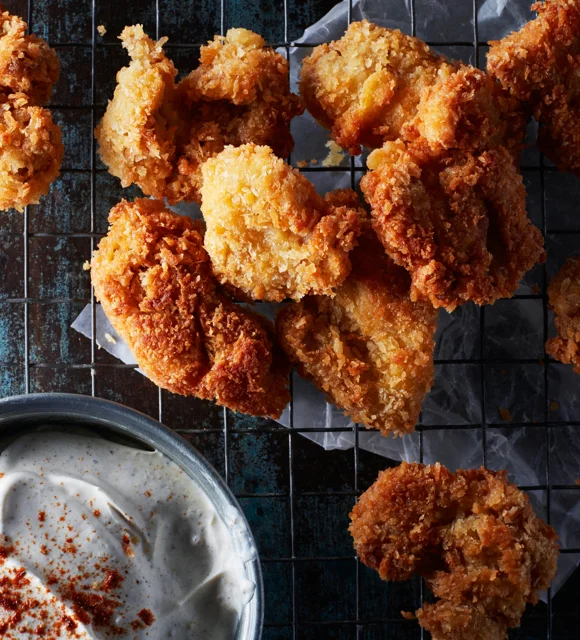 Chicken nuggets with masala cream dip