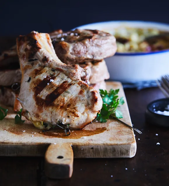 Gefülltes Schweinekotelett mit extra gereiftem Cheddar