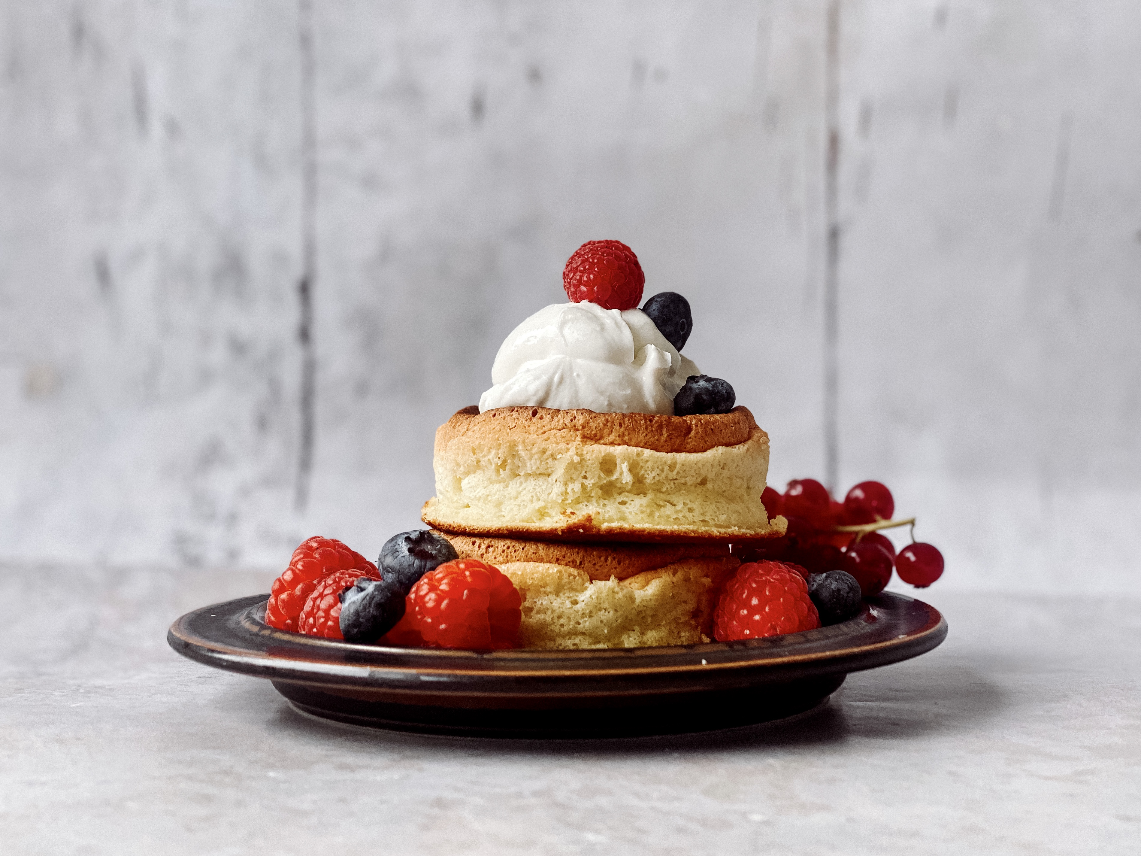 Japanische fluffige Soufflé-Pfannkuchen (Rezept) | Arla - Rezept | Arla ...
