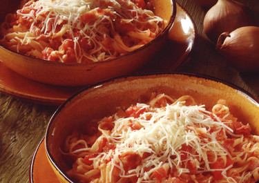 Pastaa tomaattikastikkeessa