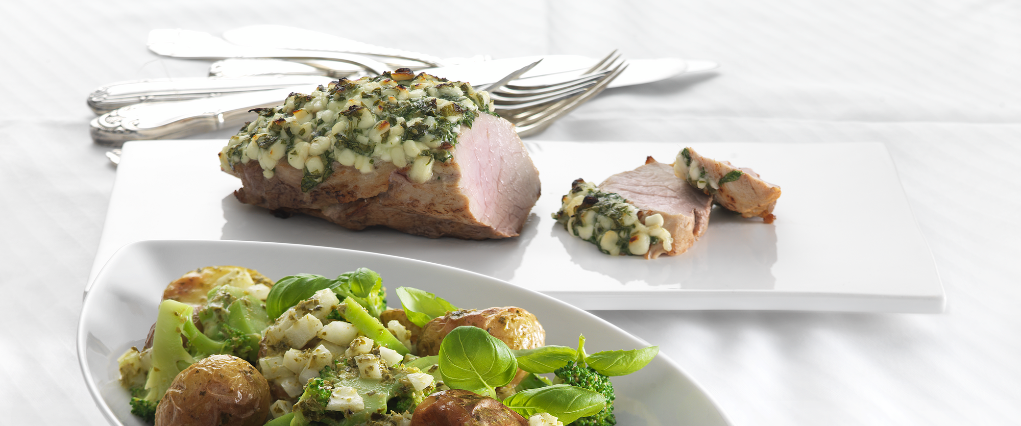 Gratineret skinkemignon med pestokartofler