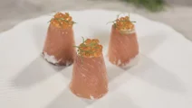 Conos de mousse de salmón con queso de untar