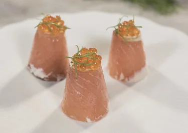 Conos de mousse de salmón con queso de untar