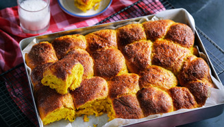 Saffransbullar i långpanna