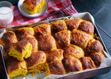 Saffransbullar i långpanna