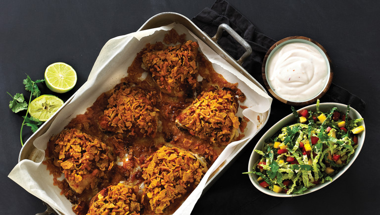 Recette de poulet mexicain croustillant, sauce cheddar et salade haute en couleurs