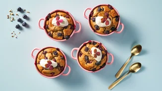 Baked oats met blauwe bessen en skyr