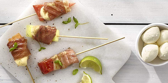 Brochettes de prosciutto avec melon