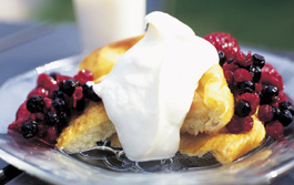 Pannkaka med rårörda bär