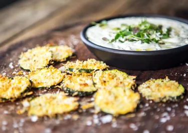 Zucchinichips med cheddar