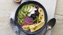 Smoothie bowl med brombær