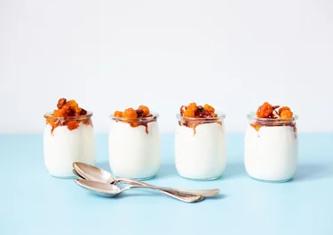 Coupe med filmjölk och hjortron