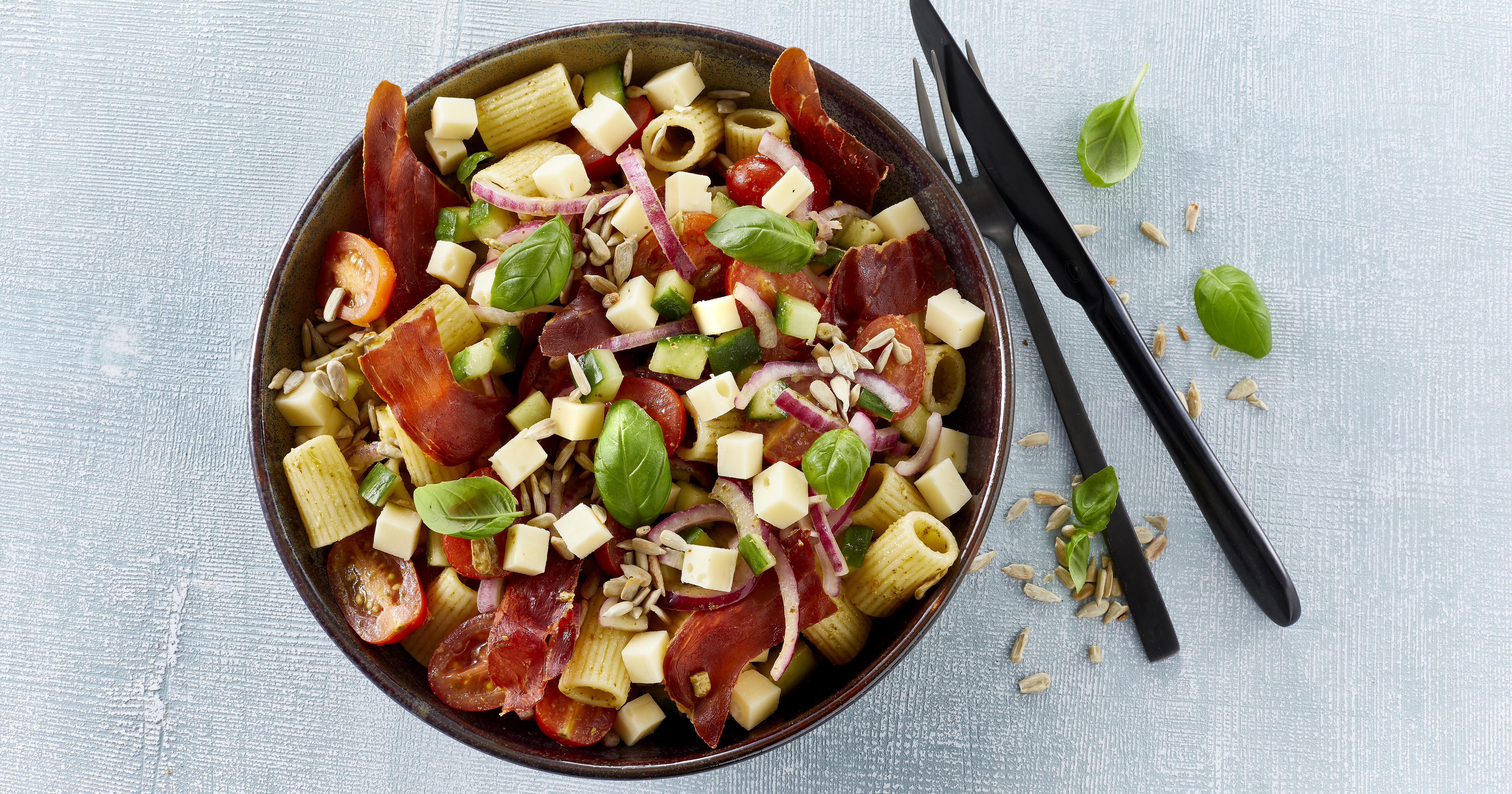 Pastasalat med ost