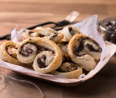 Herzhafte Schweineohren mit Oliven-Tapenade