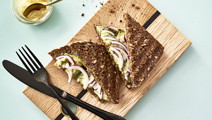 Panini med rugbrød og avocado