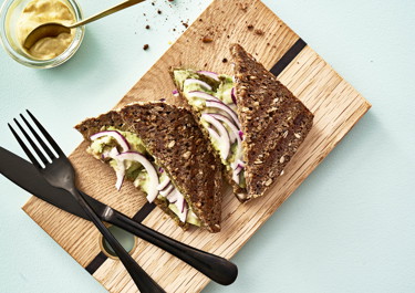 Panini med rugbrød og avocado