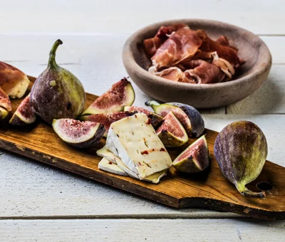 Spekemat med Castello® White Red Chili og fiken