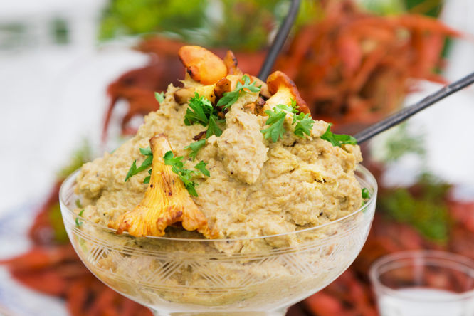 Kantarellspread med kronärtskocka, parmesan och tryffel