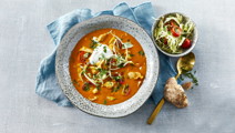 Hurtig tomatsuppe med kylling og spidskål