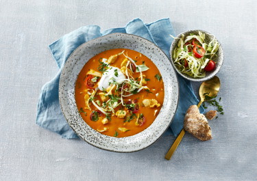 Hurtig tomatsuppe med kylling og spidskål