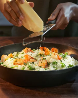 RISOTTO Z GROSZKIEM I KREWETKAMI