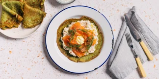 Savulohi-pinaattiohukaiset ja tilli-sitruunajogurttikastike