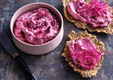 Färskost med rödbeta