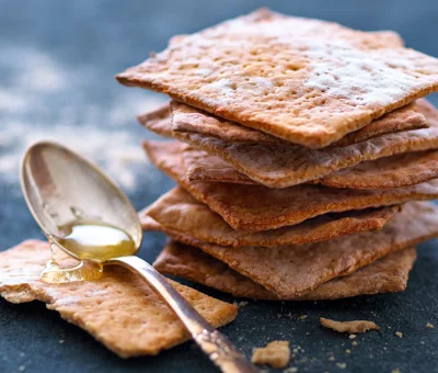 Spelt crispbread with sesame seeds