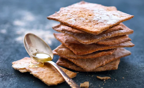 Speltknekkebrød med sesamfrø