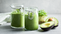 Pinaattismoothie inkiväärillä