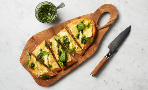 Knoblauchbrot mit Pesto & Extra cremiger White